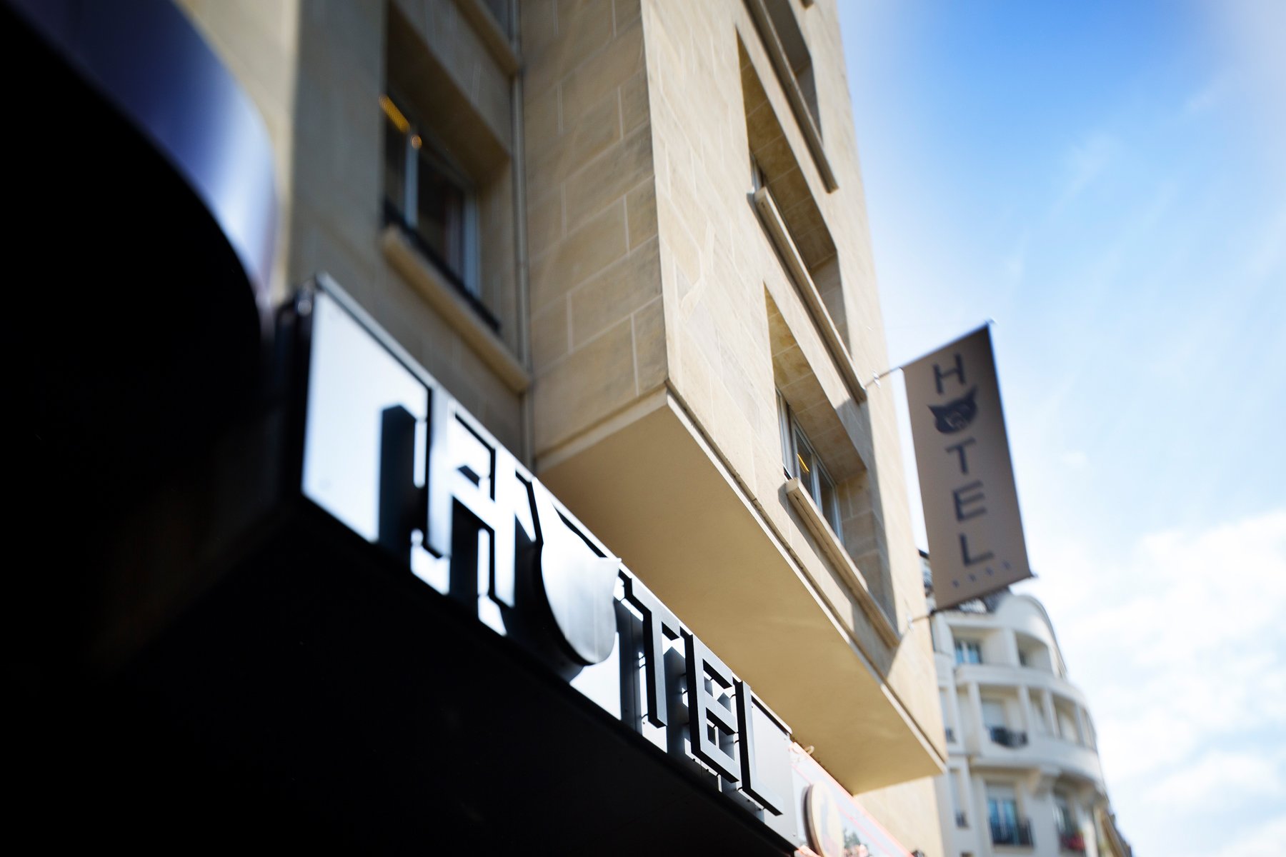Le Chat Noir Paris Hotel With Best View Location Contact